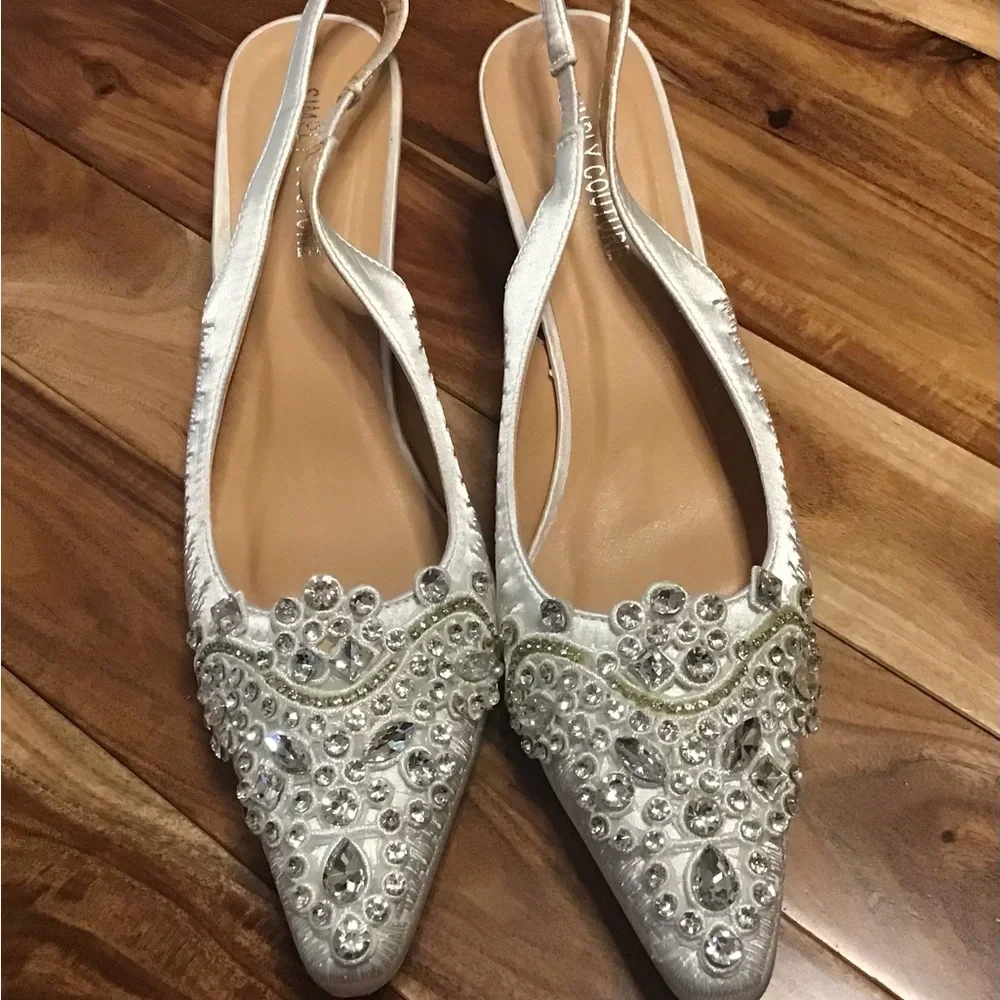 NIB - white satin fabric rhinestone slingback pumps - Picture 3 of 5